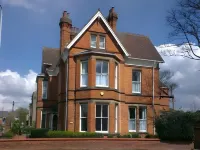 Holywell House Hotels near Design School