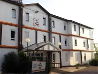 Hôtel Moustache Lille - Seclin Hotels in Ennevelin