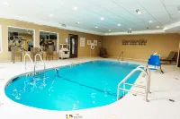 Holiday Inn Express & Suites MERIDEN by IHG - Pools
