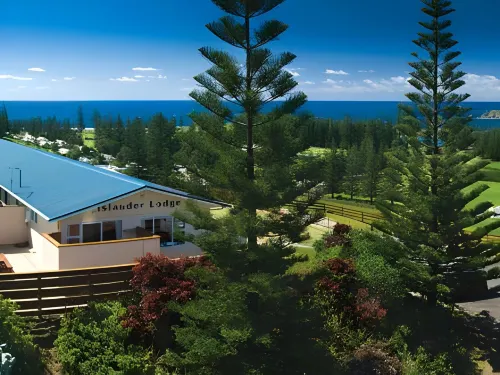 Islander Lodge Apartments - parking