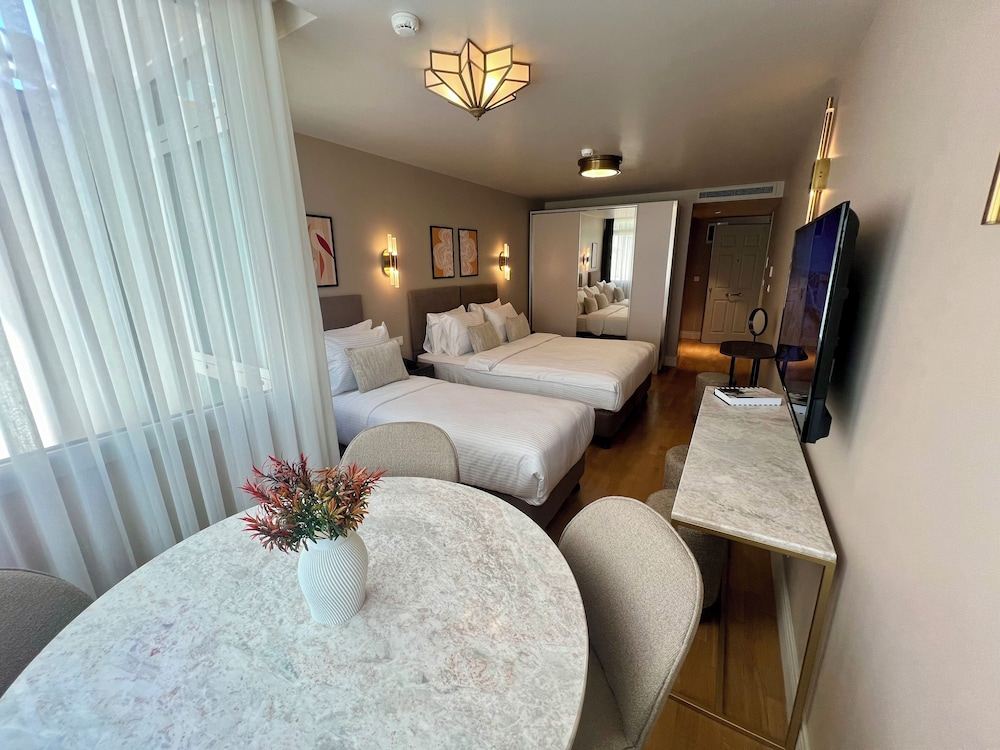 Weingart Suites Hotel
