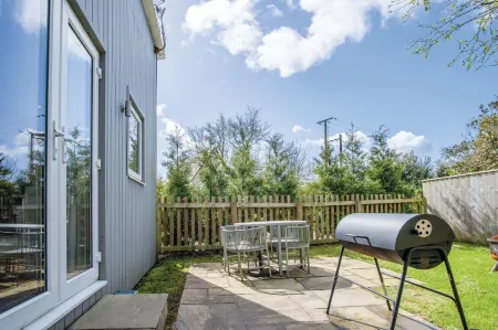 Skomer Lodge - 2 Bedroom Lodge - Manorbier Отели в г. Manorbier