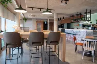 Hotel Bed4U Pamplona - ที่มีบาร์