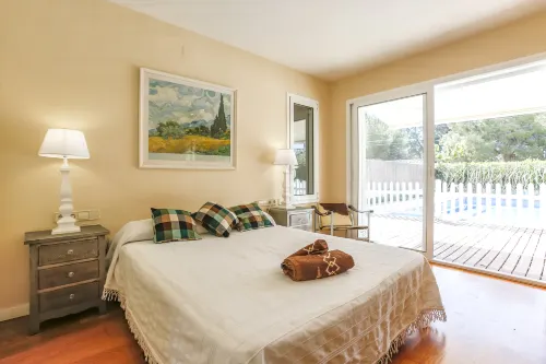 시체스에서 10분 거리, 프라이빗 가든과 수영장이 있는 집