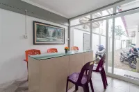 RedDoorz @ Jalan Sei Batang Hari Medan Hotels in Babura Sunggal