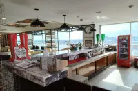 Java Lotus Hotel Jember - bar