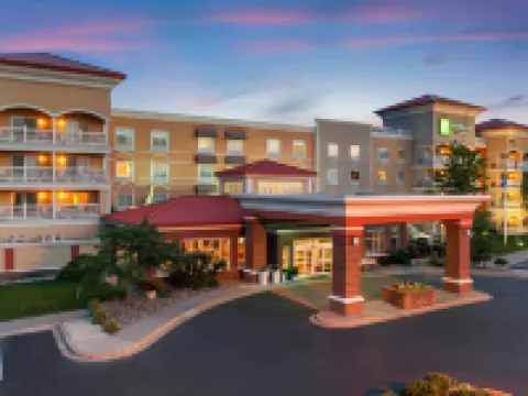 Holiday Inn & Suites MAPLE GROVE NW MPLS-ARBOR LKS by IHG Hotels in Maple Grove