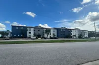 Quality Inn & Suites at Airport Blvd I-65 Hotel di Seluler