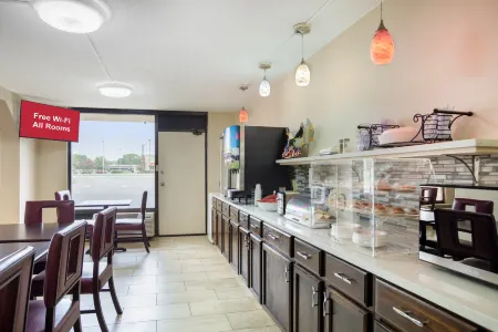 HomeTowne Studios Huntsville - Madison