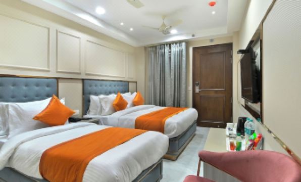 1. 호텔 사파이어 ..