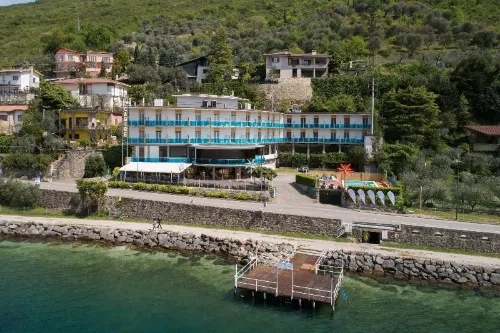 Hotel Caribe - Garda Lake Collection فنادق في برنتزونه سول گاردا