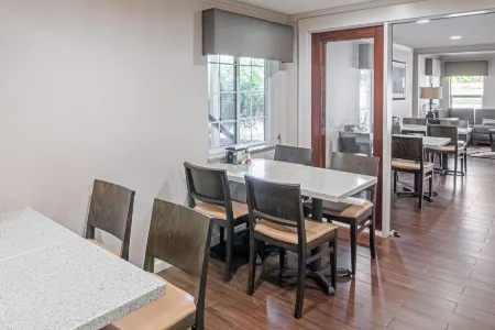 Best Western Skyline Motor Lodge Отели в г. Лейквью