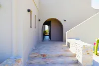 Villa Faros Small Hotel and Restaurant - Mountain view