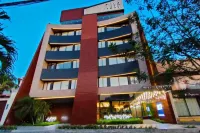 Tryp by Wyndham Santa Cruz Отели рядом с достопримечательностью «Colegio Mayor San Lorenzo»