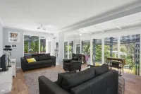 Cosy Corner Hotels near Bob Pettitt Reserve Playground