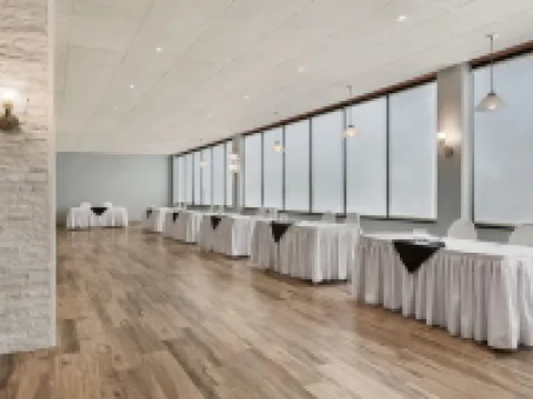 Ramada by Wyndham Belleville Harbourview Conference Centre Hoteles en Belleville