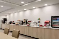 Wingate by Wyndham Green Bay/Airport - breakfast