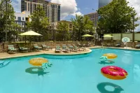 Wyndham Atlanta Buckhead Hotel & Conference Center - Rooftop Pools