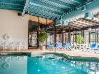Quality Hotel & Suites at the Falls Hotels near Niagara Scow