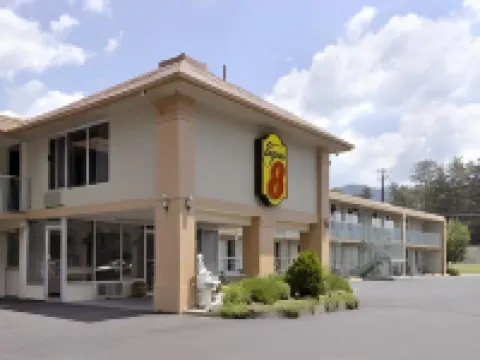 Super 8 by Wyndham Black Mountain