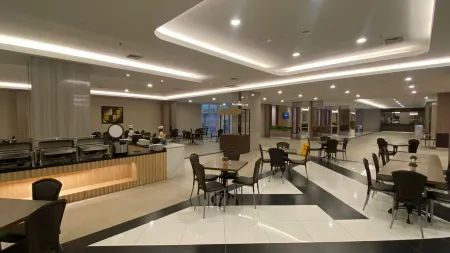 Matos Hotel Mamuju Отели в г. Мамаджу