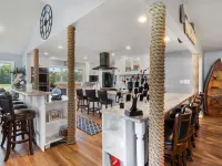 PVT PENINSULA! Hot tub, beach, spectacular views w/huge kitchen!Sleeps up to 21 Hotels in Cople