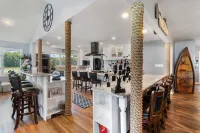 PVT PENINSULA! Hot tub, beach, spectacular views w/huge kitchen!Sleeps up to 21