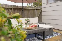 Sundog Cottage - Clean & Cozy - EV - Walk to Food & Beach - Fenced Yard for Dog