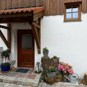 Neurenovierte 60m2 Fewo Franzl zw. Stadt&bergen