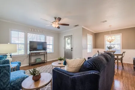 || Blue Bungalow || Luxury Downtown McKinney