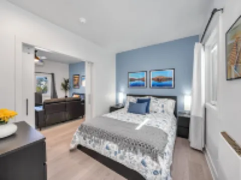 Stay in the heart of Greenwood Lake minutes away from the lake Hotels in Warwick