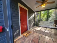 Cheerful 2 BR Near Colleges, Downtown, Attractions
