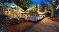 Palm Harbor Fun Hub: Pool, Game Room, Movie Nights