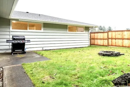 BayView Escape - True waterfront property Отели рядом с достопримечательностью «Брадис Ойстерс»