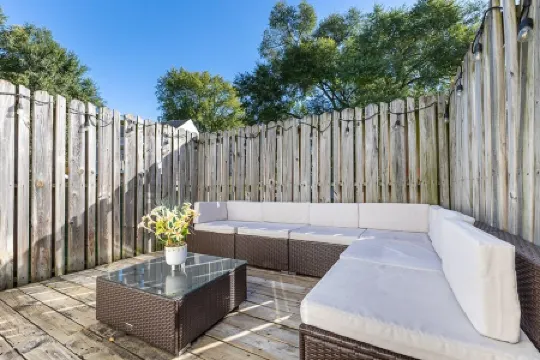 JACUZZI SUITE 2 Queen Beds Private and Romantic!