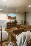 Dudley Creek Cottage; cozy little cottage. Hot tub + fire pit + arcade! - Country Houses