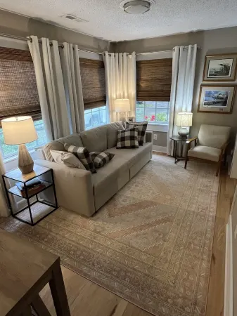 Charming Georgetown bungalow within walking distance to downtown & boat access