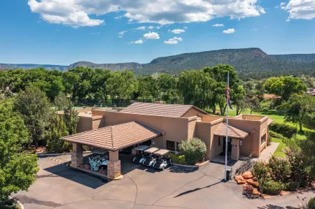 Beautiful, Updated & Charming 2 Br/2.5BA on Golf Course! Pool and Amazing Views!