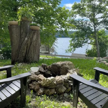 Cozy 2br cottage with firepit, long lake views, lake access and shady/sunny dock