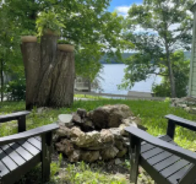 Cozy 2br cottage with firepit, long lake views, lake access and shady/sunny dock