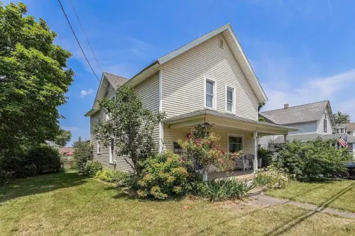 Renovated Victorian Home with Private Garden & Fire Pit!