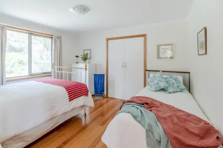 A luxurious with incredible seaviews and beaches only minutes away Отели в г. Флиндерс