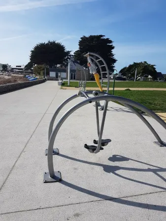 T2 apartment with sea and port view