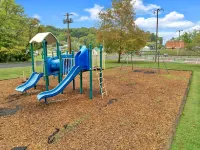 Bristol’s Mountain Side Oasis -NEW- Hot-tub- Privacy- Pet friendly - Location