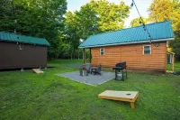 Adirondack Cabin, Private Hiking trail, Fishing, FirePit, Pet, BBQ