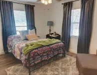 R&M Red Roof Cabin - family friendly, fishing, FUN Hotel dekat Uptown Durant Center