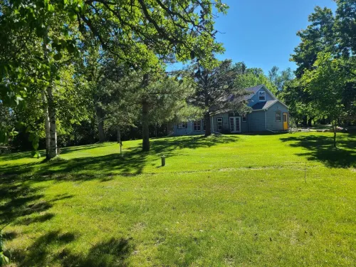 Country Farmhouse at 14 Hands Farm Hotels in Richwood Township