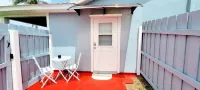 Private 1 bedroom apt/full kitchen/big shower.