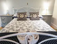 Dog friendly detached Nancecliff Cottage-enclosed garden & ocean view-Cornwall