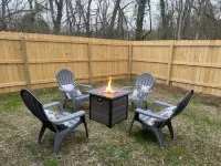 Brand New Luxury Modern Home Downtown. Pet Friendly, Fenced Yard Fire Pit 루비 폭포 주변 호텔